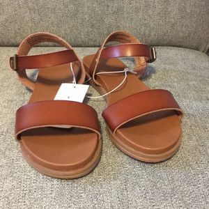 Universal Thread 🗝 Women’s Nyla Sandals (6.5)